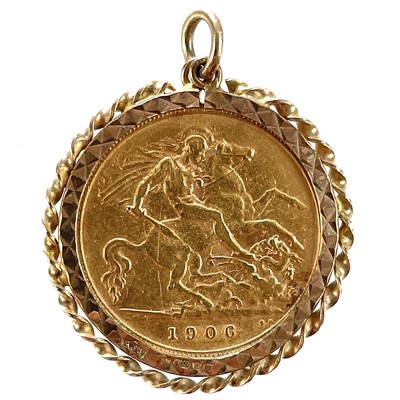 Lot 314 - A 1906 Edward VII half sovereign coin 9ct mounted pendant.