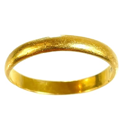 Lot 98 - A 22ct hallmarked gold band ring.