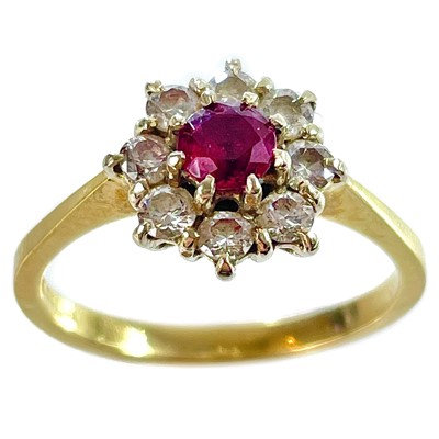 Lot 371 - An 18ct gold diamond and ruby cluster ring.