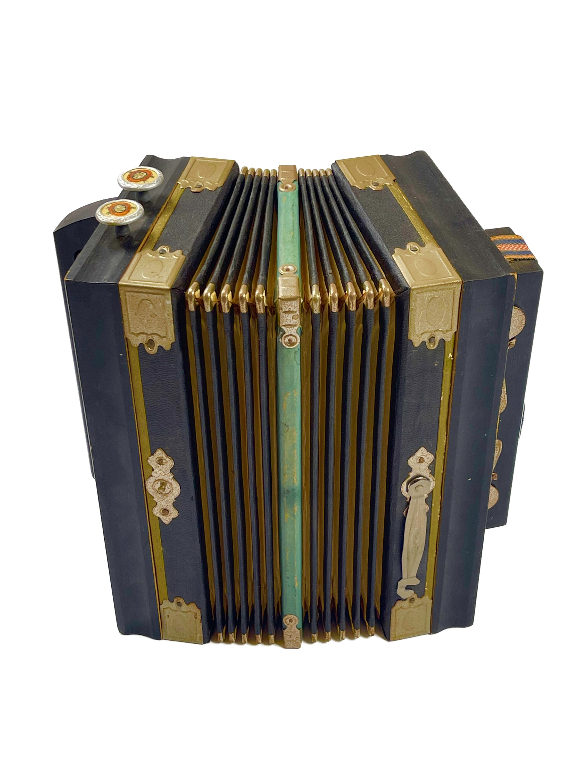 Lot 149 - A 'Harola' melodeon and a 'Marinelli Italia'