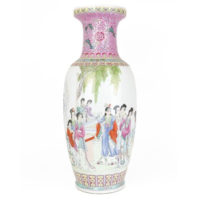 Lot 160 - A large Chinese porcelain vase, 20th century