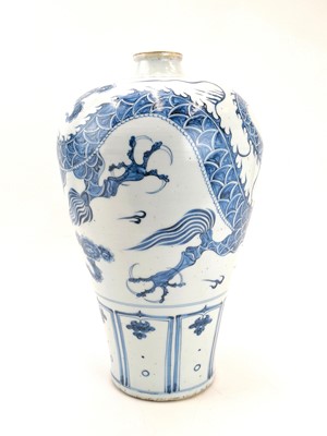 Lot 17 - A Chinese blue and white porcelain meiping, 20th century
