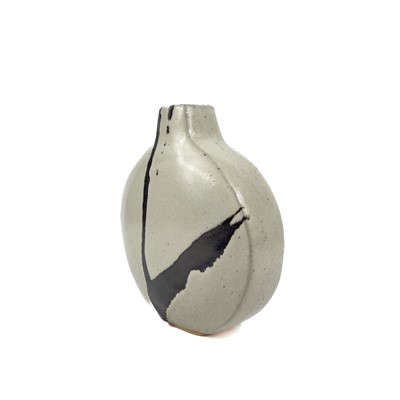 Lot 457 - Janet LEACH (1918-1997)