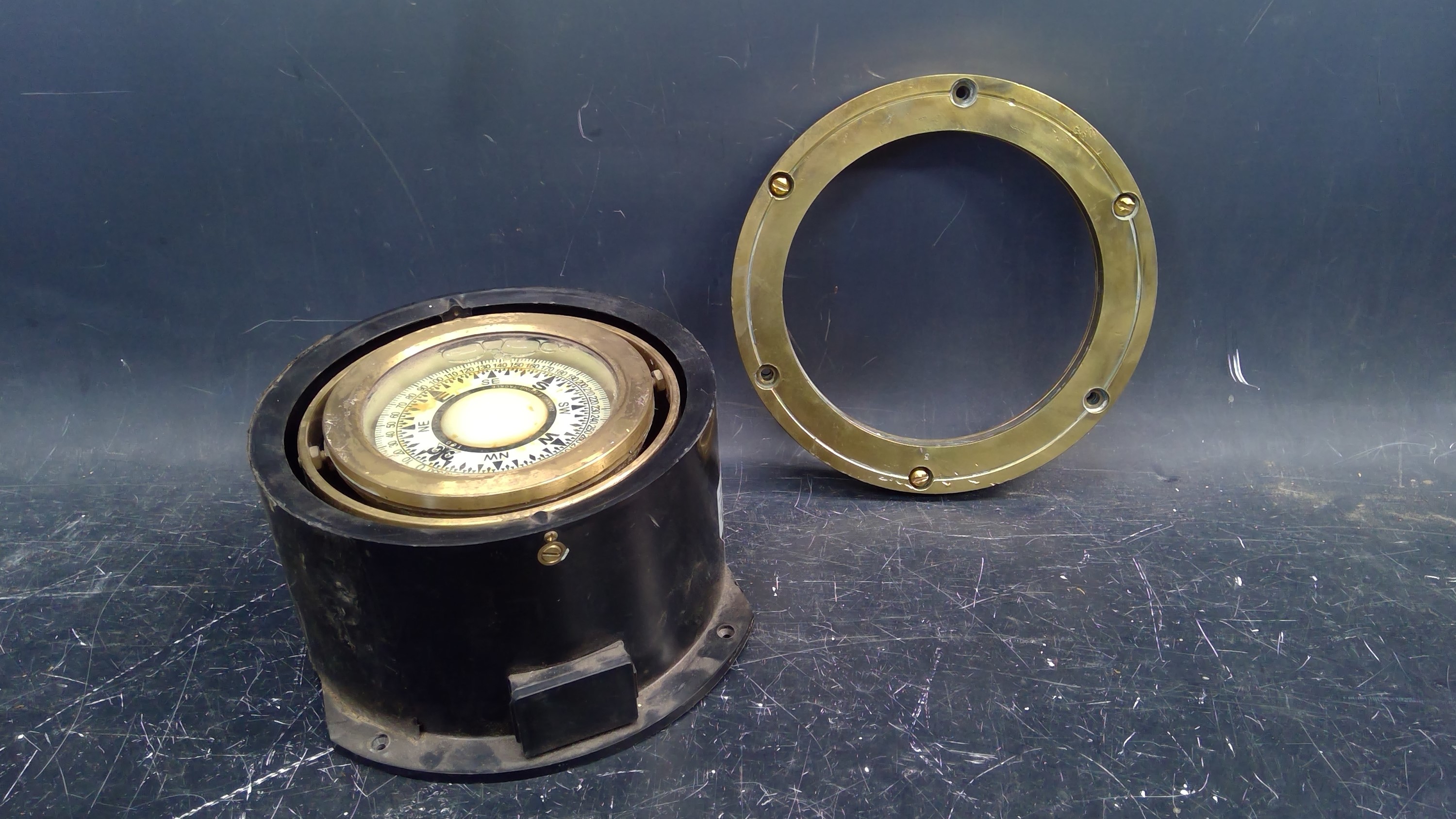 Lot 260 A 196070s Ships Compass In A Plastic