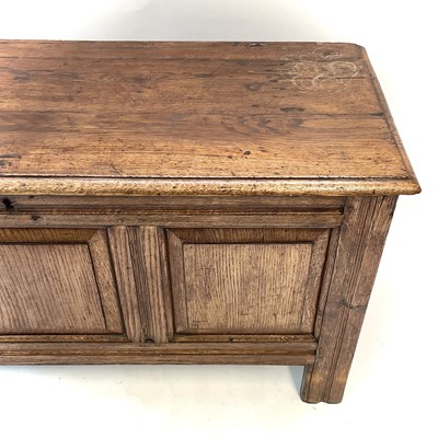 Lot 174 - An oak coffer.