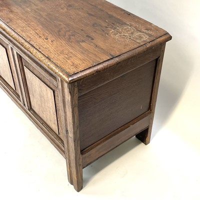 Lot 174 - An oak coffer.