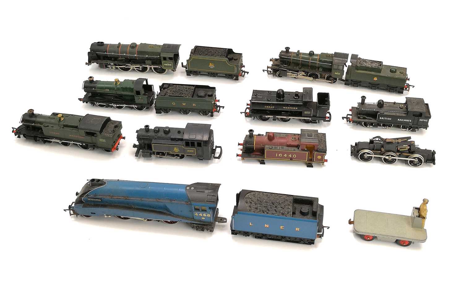 Lot 655 - Hornby etc 00 Gauge Model Railway Locomotives (x9)