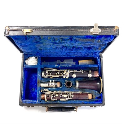 Lot 216 - A Martin Freres 'LaMonte' model 1 clarinet.