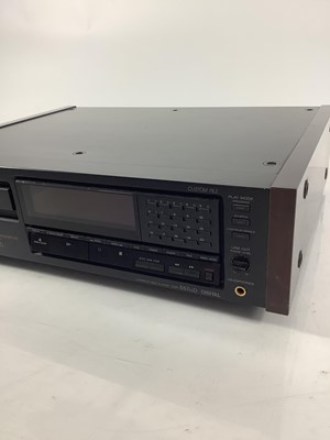 Lot 298 - A Sony 557ESD 18 Bit Linear 8x Oversampling Optical Digital Output CD Player.