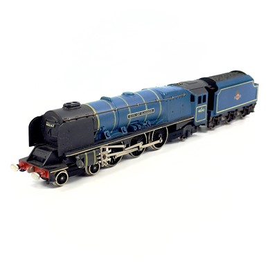 Lot 646 - WRENN - Blue Liveried 46242 "City of Glasgow" 4-6-2 boxed 00 Gauge locomotive & tender.