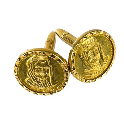 Lot 246 - A pair of 22ct gold Saudi Arabia King Faisal commemorative medals set into 18ct cuff links.