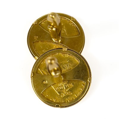 Lot 246 - A pair of 22ct gold Saudi Arabia King Faisal commemorative medals set into 18ct cuff links.