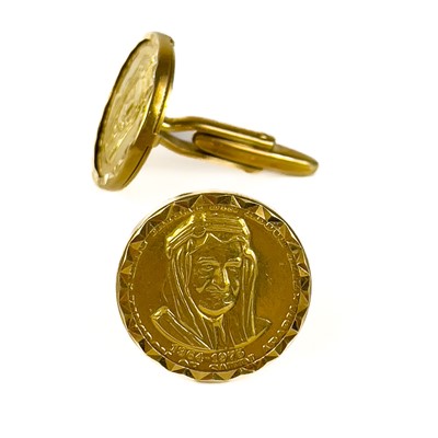 Lot 246 - A pair of 22ct gold Saudi Arabia King Faisal commemorative medals set into 18ct cuff links.