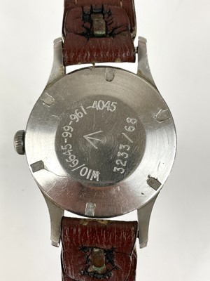 Lot 493 - A Smiths military issue stainless steel manual wind wristwatch.