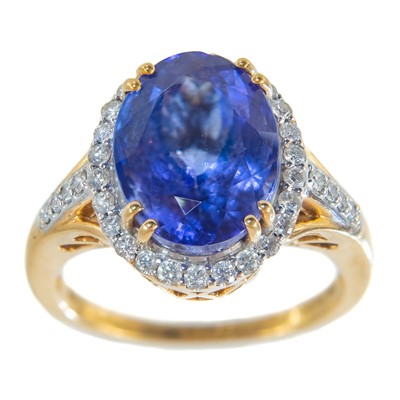 Lot 183 - A good contemporary 18ct AAA Tanzanite and diamond cluster Lorique ring.