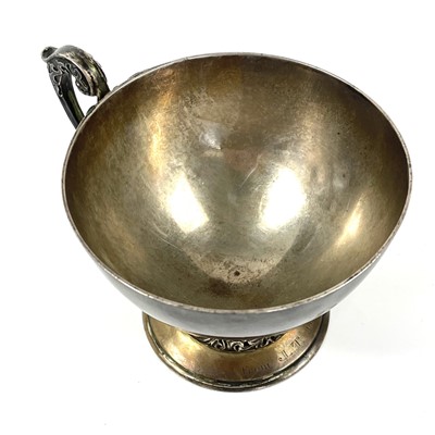 Lot 20 - A George V Irish silver pedestal cup by Mappin & Webb.