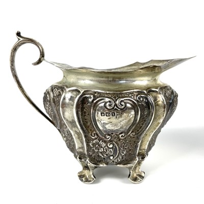 Lot 96 - A George V silver cream jug and sugar bowl by Walker & Hall.