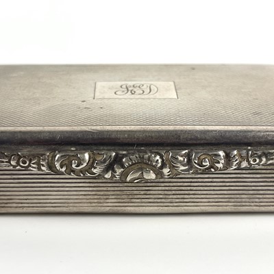 Lot 63 - A modern silver George III style snuff or tobacco box by Mappin & Webb.