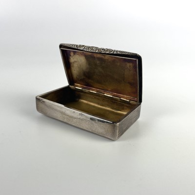 Lot 63 - A modern silver George III style snuff or tobacco box by Mappin & Webb.