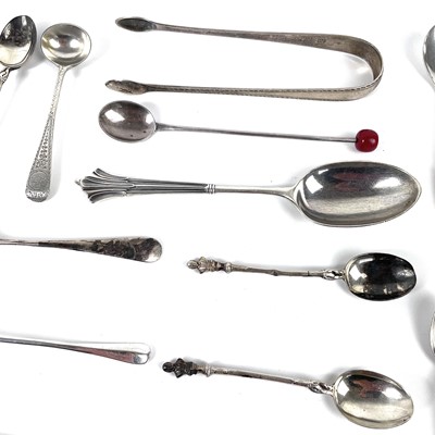 Lot 131 - An Edwardian silver set of six teaspoons with Shakespeare bust finials.