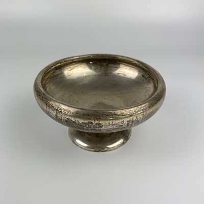 Lot 91 - A George V silver pedestal bowl by William Henry Sparrow.