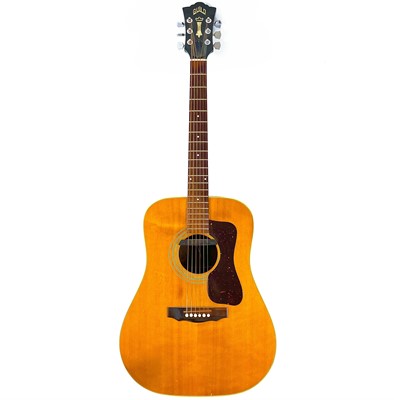 Lot 320 - A 1977 Guild D-40 NT electro acoustic guitar.