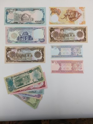 Lot 286 - Large Collection of Foreign Banknotes.