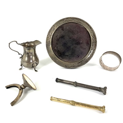 Lot 36 - A selection of silver items including a 19th century propelling pencil.