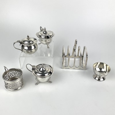Lot 78 - A George VI silver four division toast rack, Sheffield 1949.