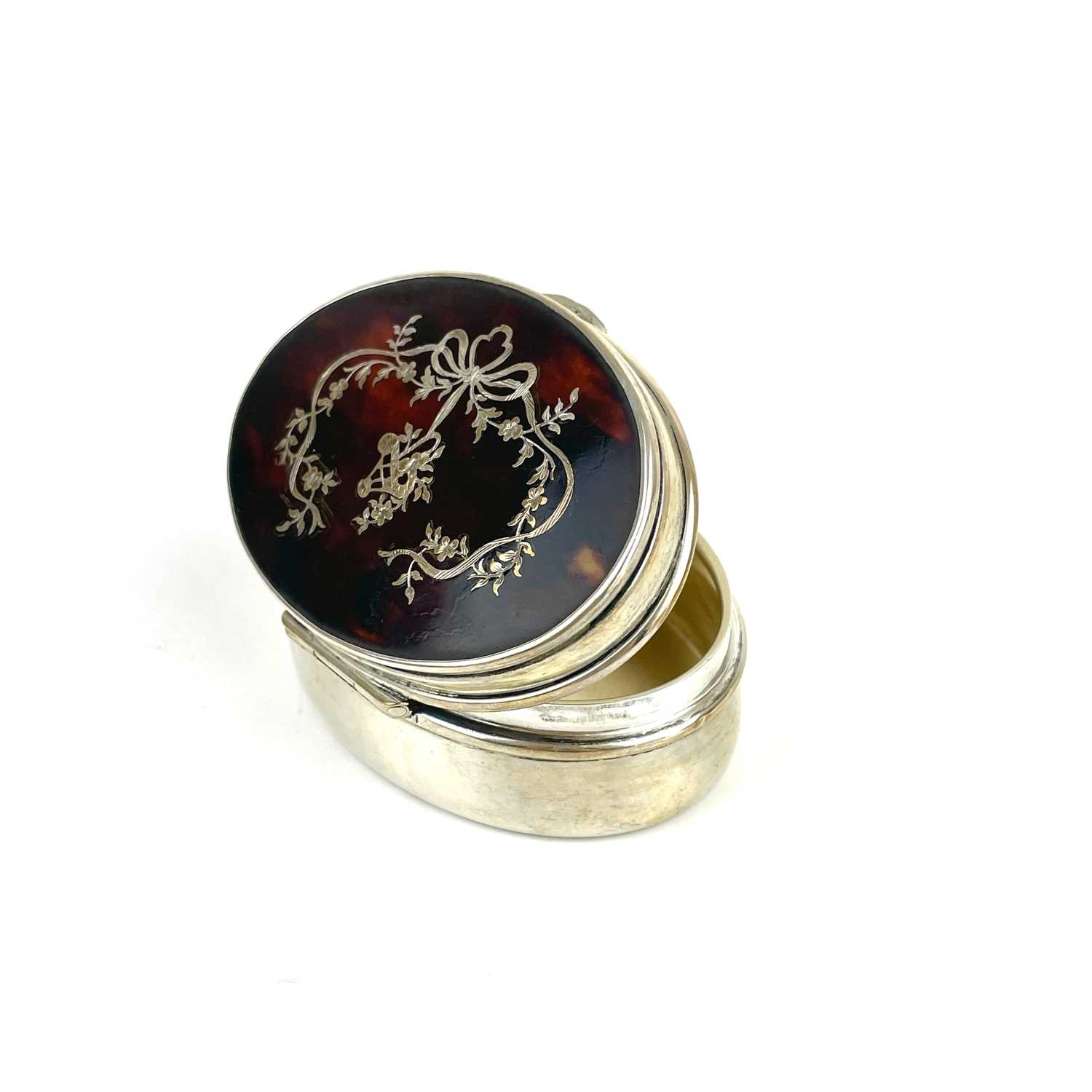 Lot 276 - An Edwardian silver oval pique trinket box