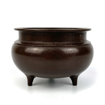 Lot 185 - A Chinese bronze censer.