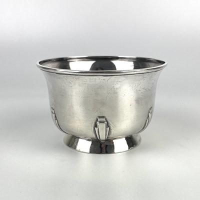 Lot 269 - A George V Art Deco silver sugar bowl retailed by Lloyd Payne & Amiel Manchester.