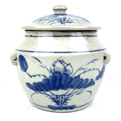 Lot 206 - A Japanese blue and white porcelain jar and cover, 19th century.