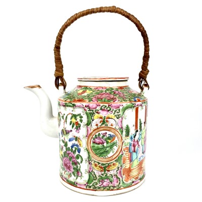 Lot 181 - A Chinese Canton porcelain teapot, 19th century.