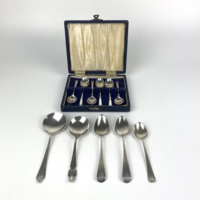 Lot 48 - A pair of George III silver teaspoons, London 1798.