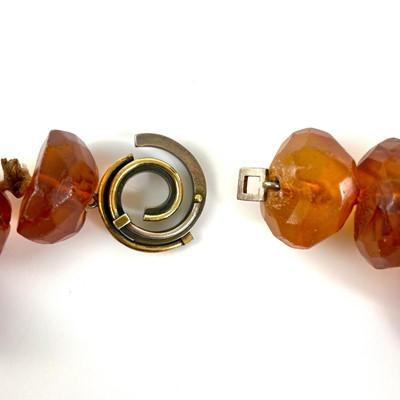 Lot 392 - A Barbara Bertagnolli designed statement Baltic amber necklace.