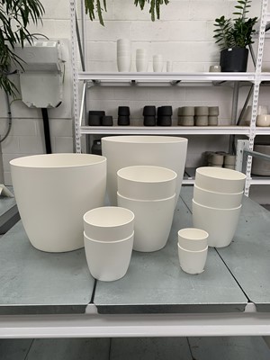 Lot 281 - Mixed white plastic 'elho' pots. 30cm 25cm...