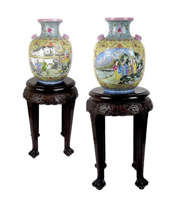 Lot 30 - A superb pair of Chinese famille rose porcelain vases, late Qing/Republic period.