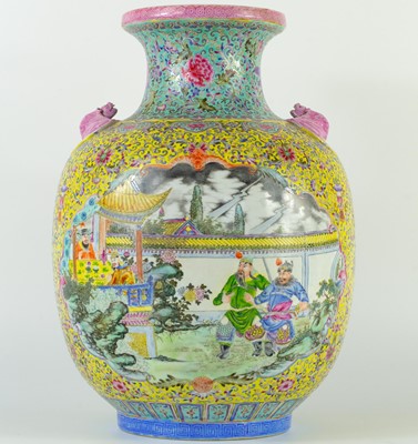 Lot 30 - A superb pair of Chinese famille rose porcelain vases, late Qing/Republic period.