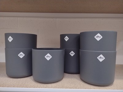 Lot 354 - Seven 22cm plastic anthracite coloured pots.