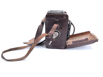 Lot 103 - A Rolleiflex DRP DRGM Compur Rapid camera.