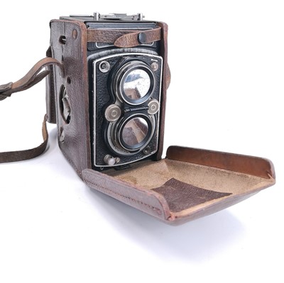 Lot 103 - A Rolleiflex DRP DRGM Compur Rapid camera.