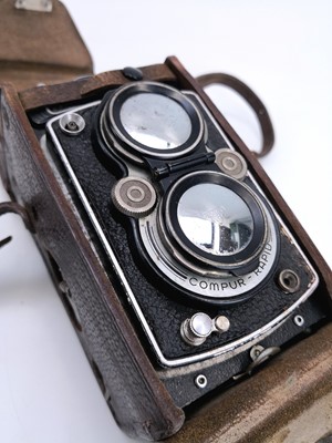 Lot 103 - A Rolleiflex DRP DRGM Compur Rapid camera.