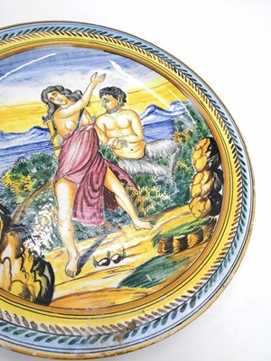 Lot 817 - An Italian Maiolica plate.