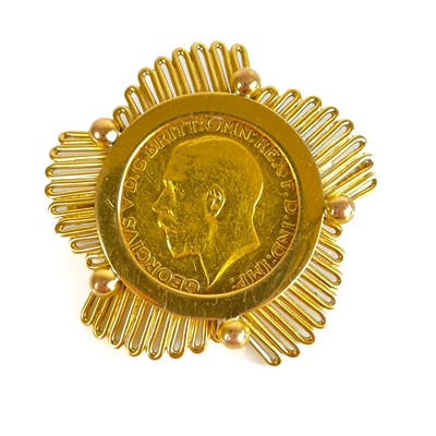 Lot 211 - An 18ct gold mounted 1914 full sovereign coin brooch pendant.