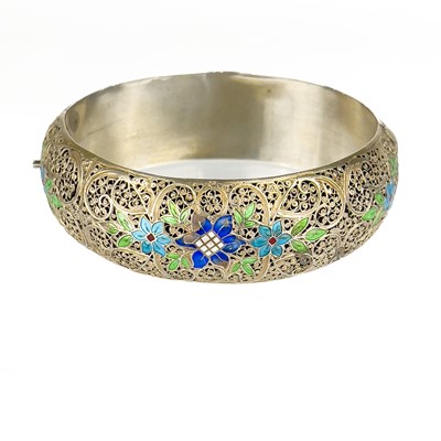 Lot 120 - A Chinese silver filigree hinged bangle, early 20th century.