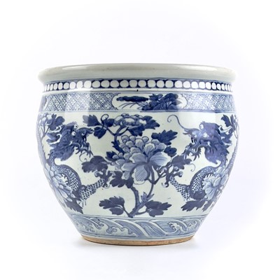 Lot 90 - A Chinese blue and white porcelain jardiniere, 19th century.
