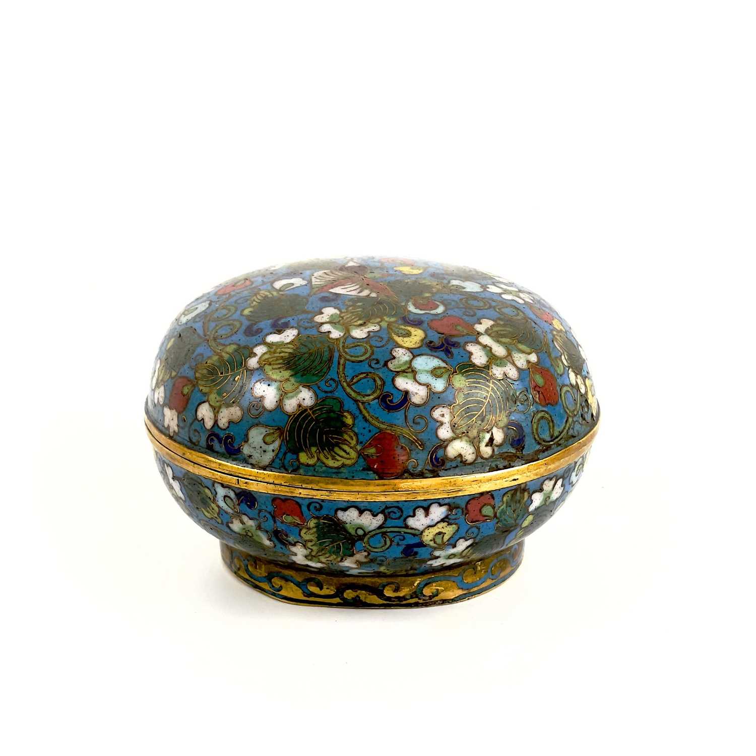 Lot 88 - A Chinese cloisonne box and cover, Qing Dynasty.