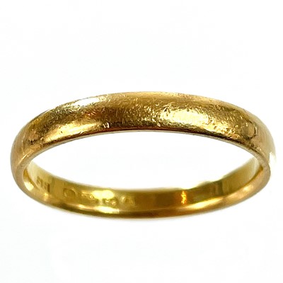 Lot 281 - A 22ct hallmarked gold band ring.