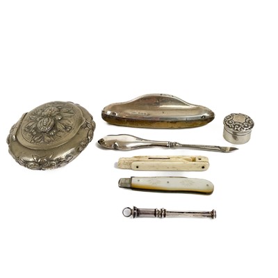 Lot 428 - Miscellaneous silver to include an .800 snuff box.